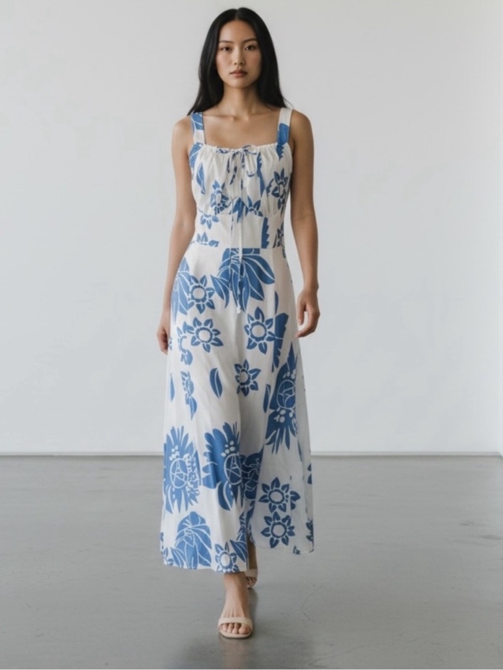 NEW Blue & White Floral Maxi Dress with Smocked Back for Easy Fit.    size XL